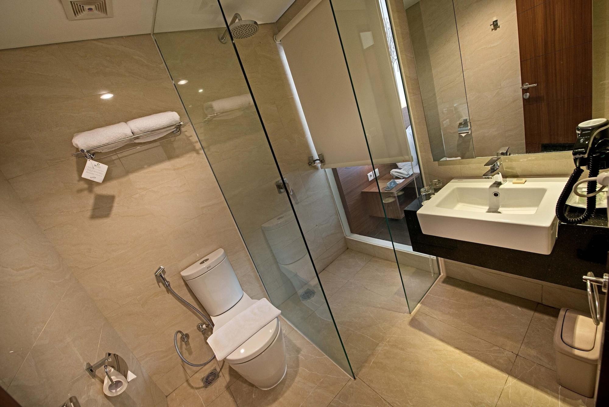 Grand Whiz Poins Simatupang Jakarta Exterior photo