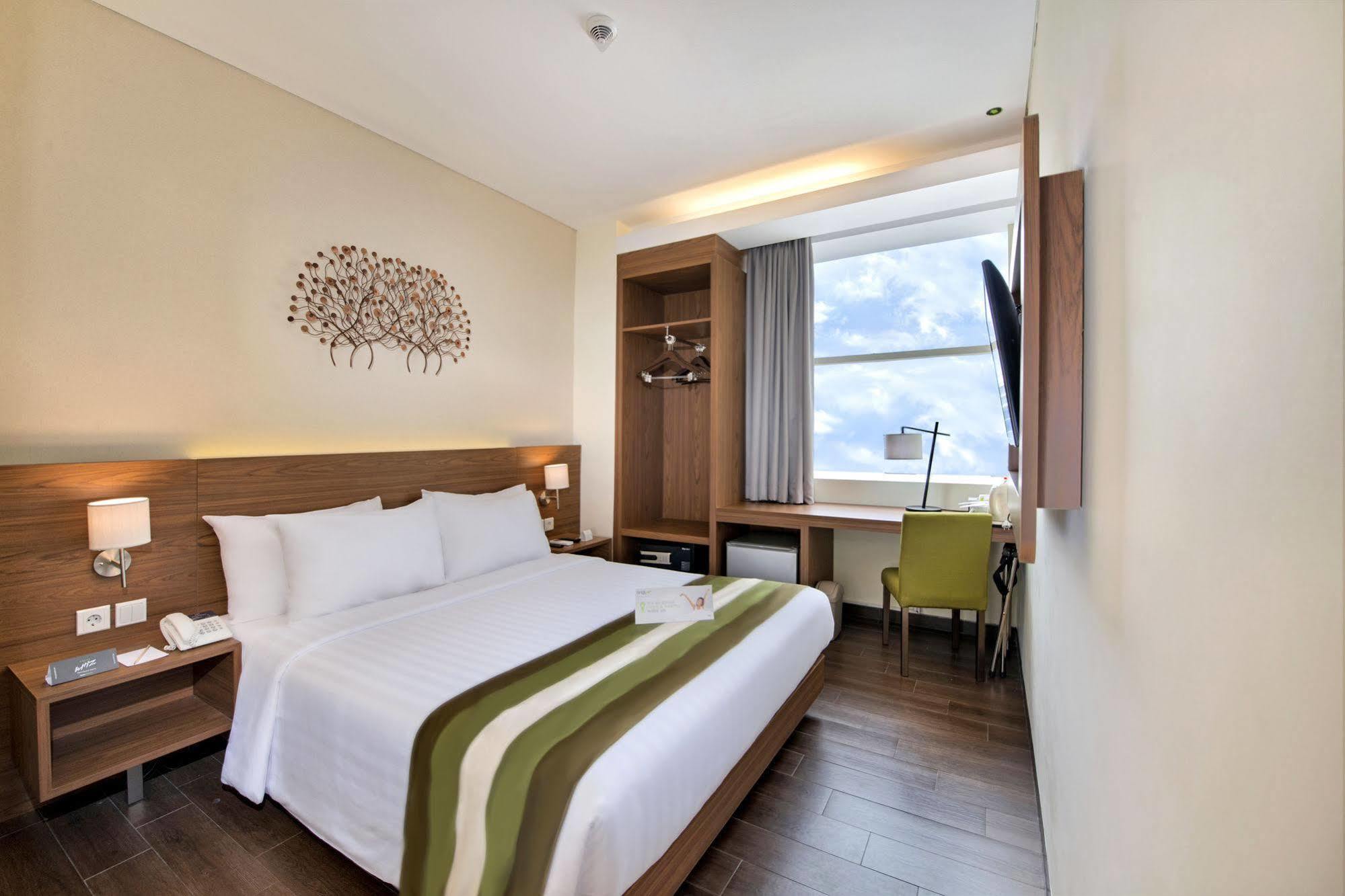 Grand Whiz Poins Simatupang Jakarta Exterior photo