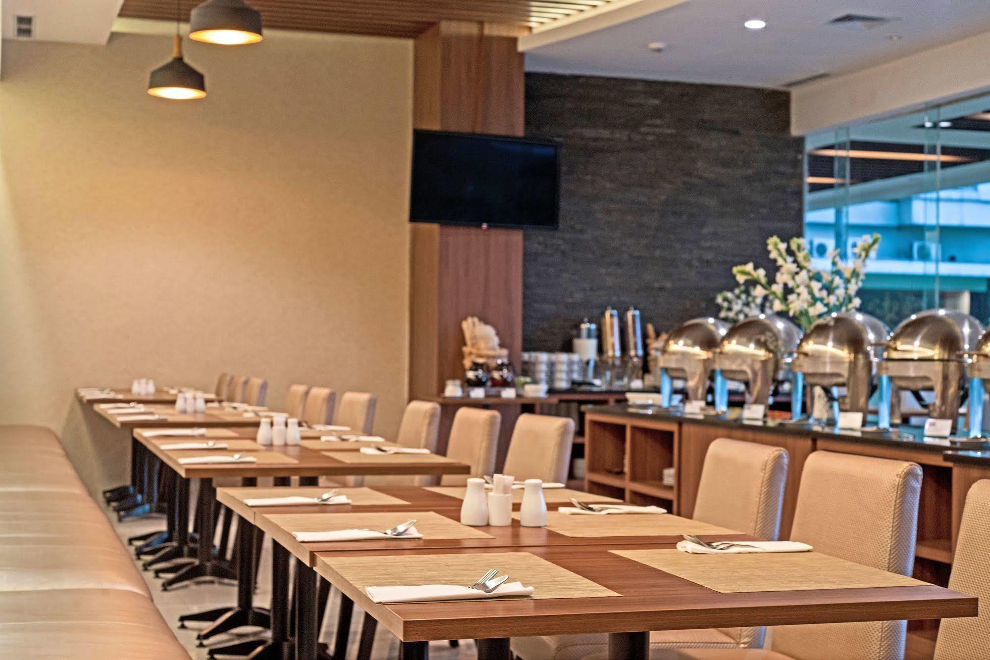 Grand Whiz Poins Simatupang Jakarta Exterior photo