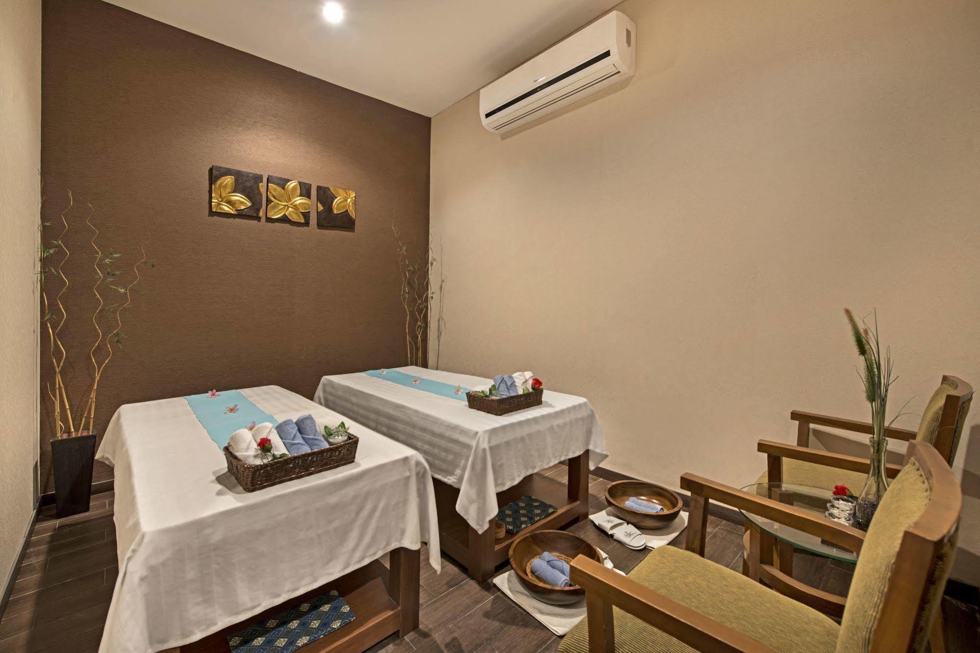 Grand Whiz Poins Simatupang Jakarta Exterior photo