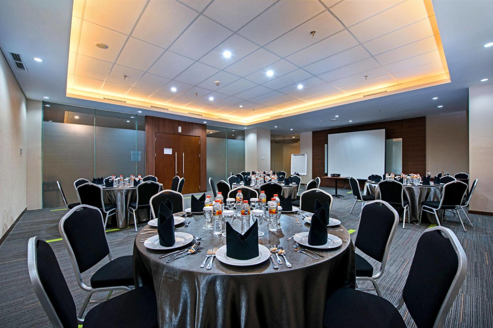 Grand Whiz Poins Simatupang Jakarta Exterior photo